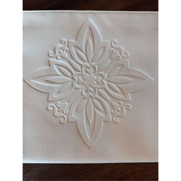 White clutch by Carlos Santana - Picture 2 of 8